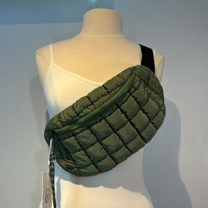 STREET LEVEL Harper Quilted Belt Bag sage green NEW with tags!